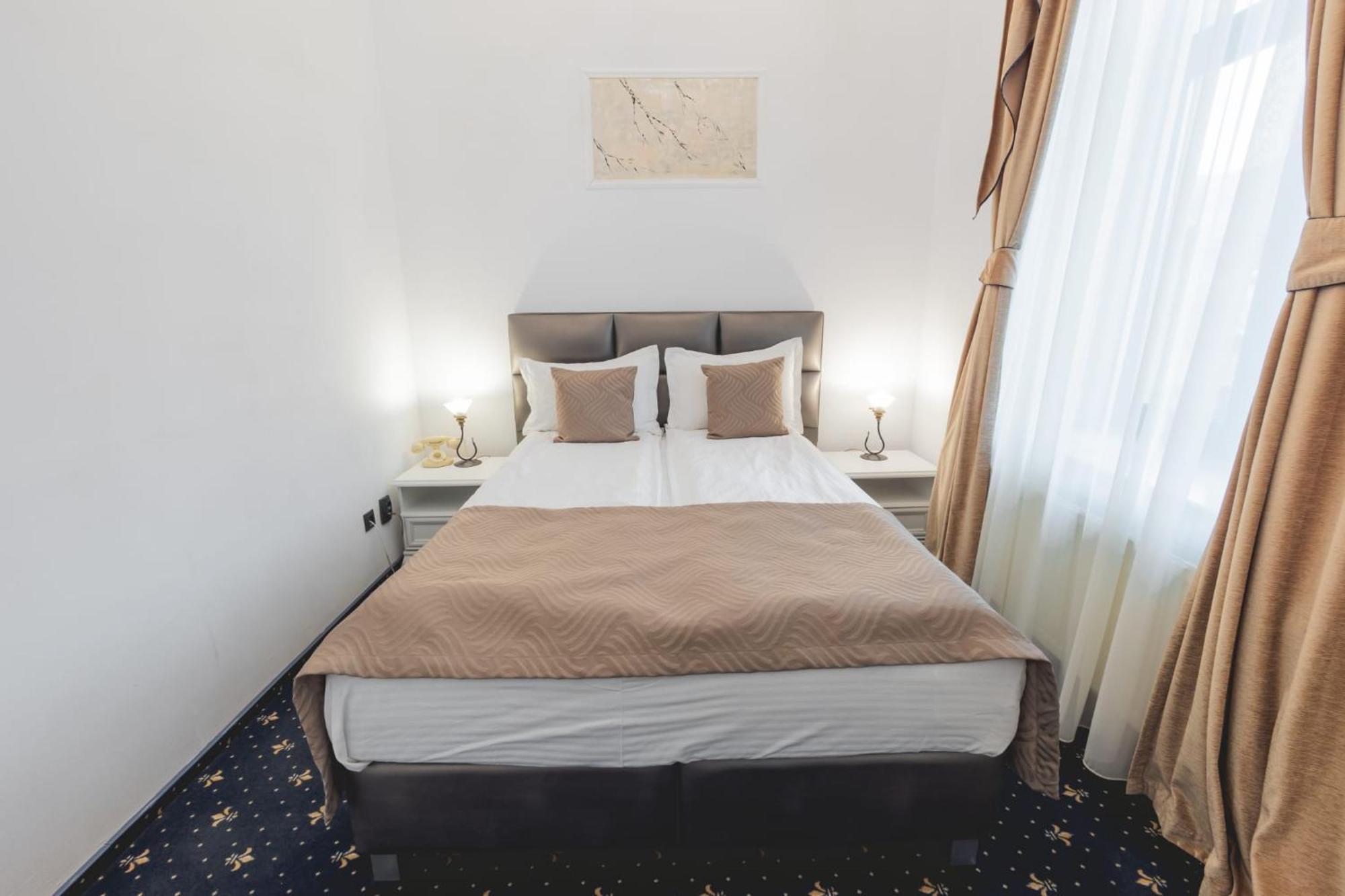 Hotel Carol - Vatra Dornei Buitenkant foto