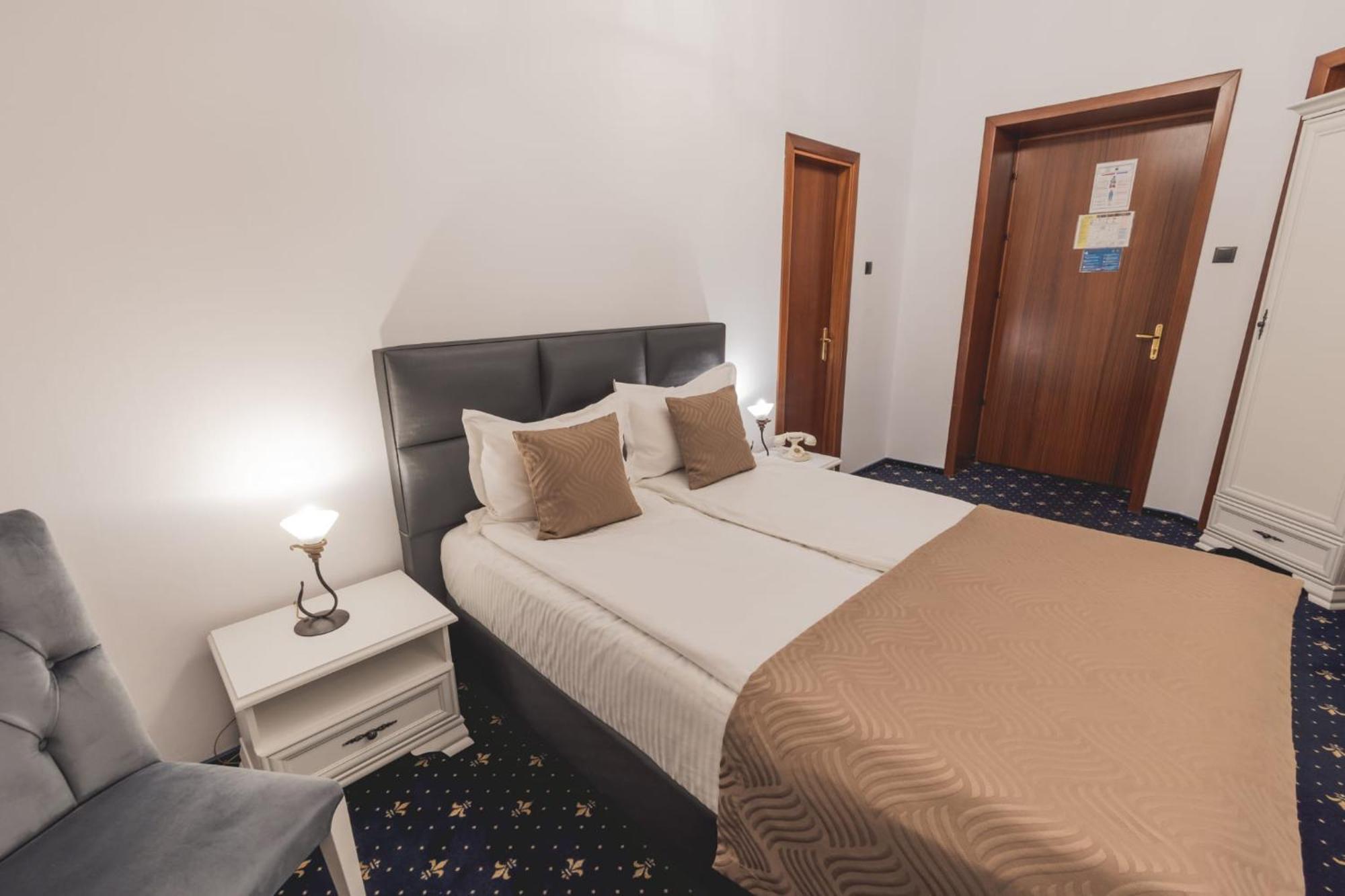 Hotel Carol - Vatra Dornei Buitenkant foto