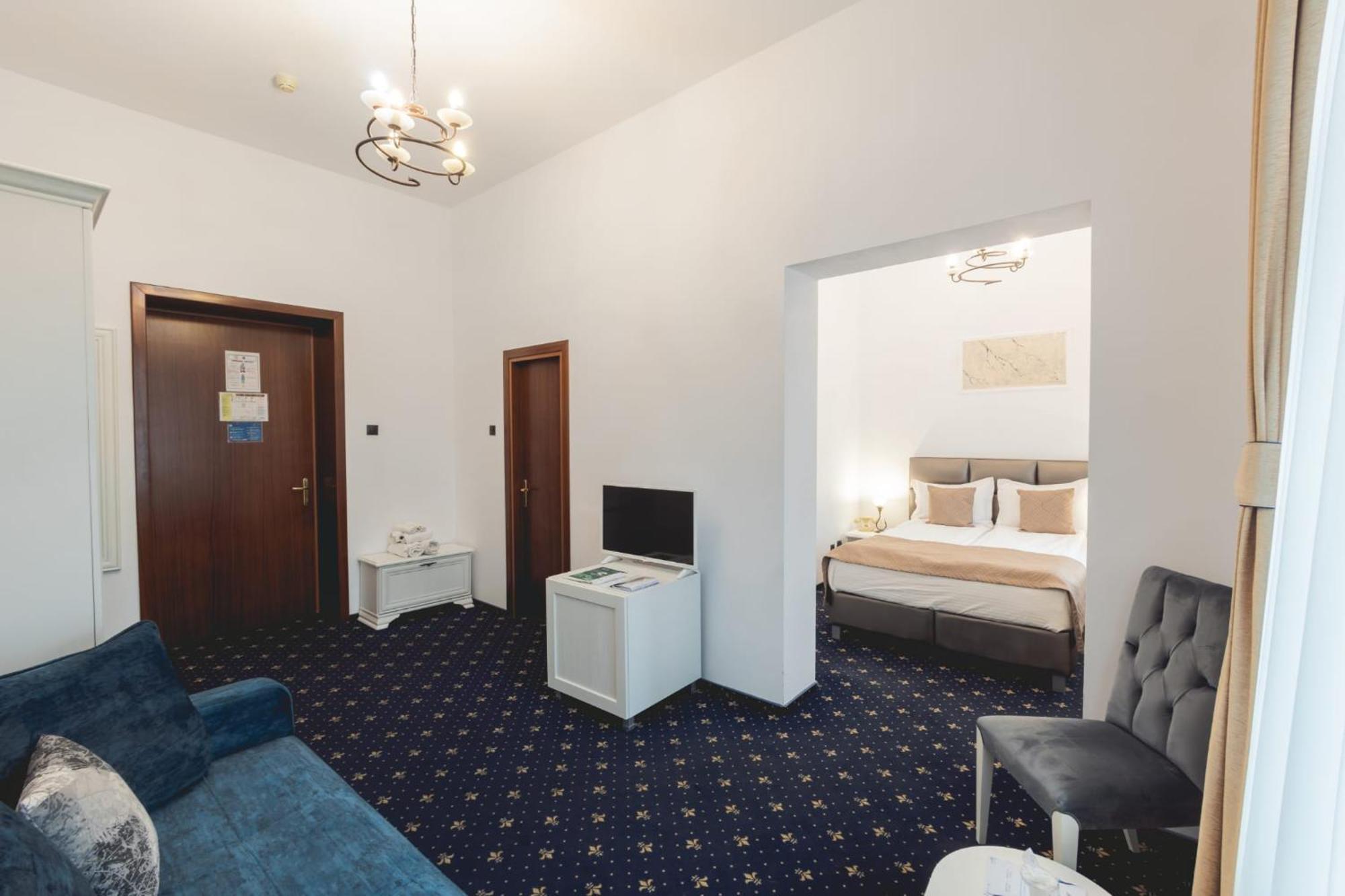 Hotel Carol - Vatra Dornei Buitenkant foto