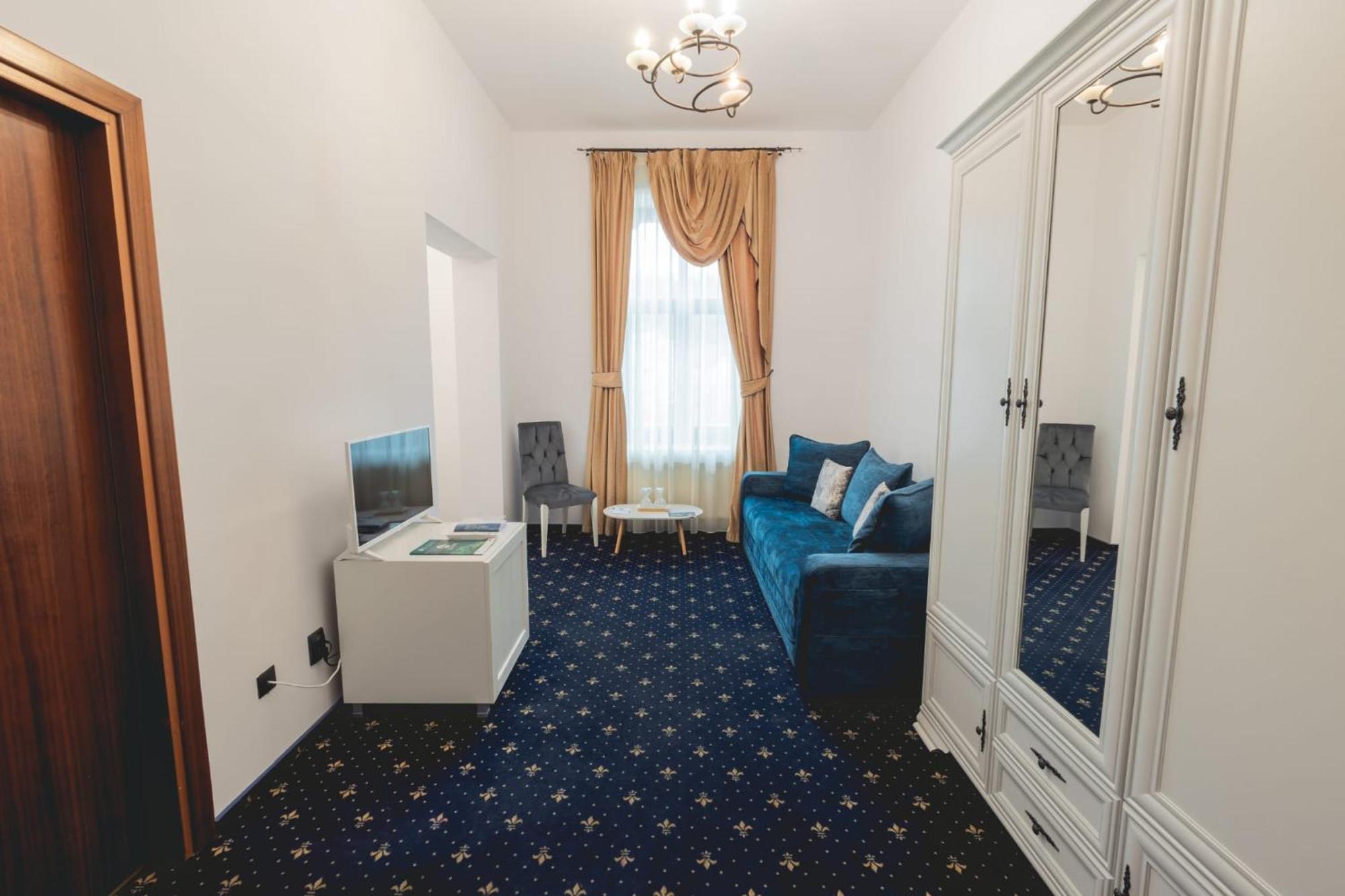 Hotel Carol - Vatra Dornei Buitenkant foto