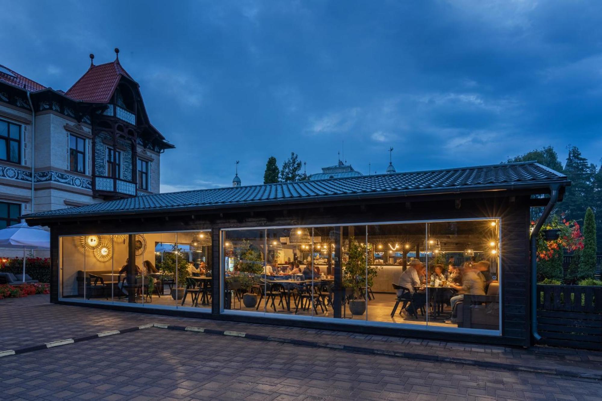 Hotel Carol - Vatra Dornei Buitenkant foto