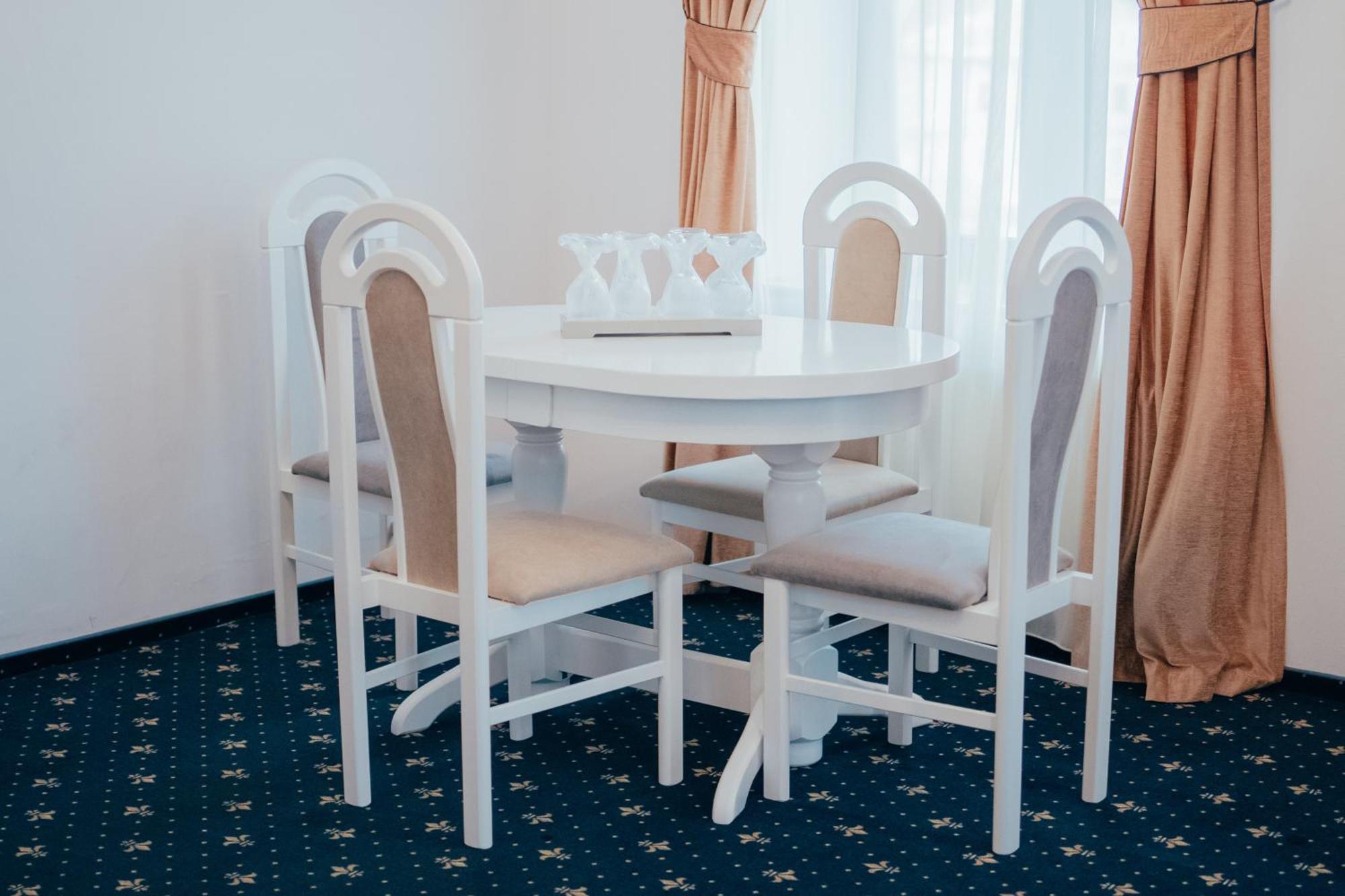 Hotel Carol - Vatra Dornei Buitenkant foto